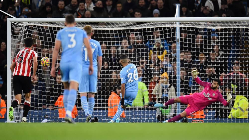 غوارديولا: "محرز يتمتع بشخصية قوية ونضمن بنسبة كبيرة أنه سيسجل ركلة الجزاء"