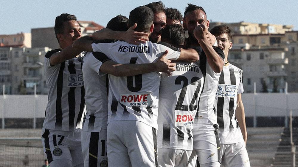 مجموعة الرجاء/ وفاق سطيف الجزائري يعود بانتصار "خارج القواعد" على حساب حوريا كوناكري الغيني (1-0)