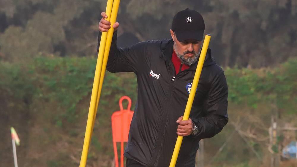 الحيمر يستدعي 23 لاعبا لمواجهة الرجاء الرياضي