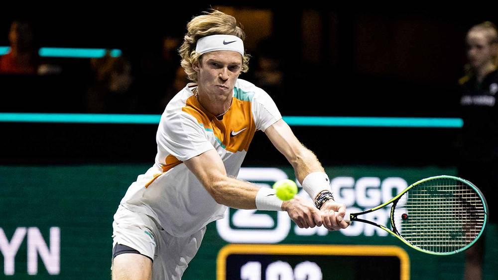 Dubaï : Rublev perd un set mais rejoint les quarts