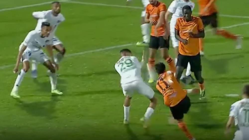 مديرية التحكيم: "إعلان الحكم عن ركلة جزاء لنهضة بركان قرار صحيح ويد مدافع الرجاء كانت في وضعية غير طبيعية"