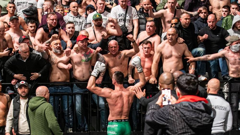 أركاديوس متهم بجلب أنصار ليغيا وارسو لنزاله أمام هاري والبولندي يرد: "كانوا هادئين وأنا مستعد لمواجهة بدر شرط تنظيم القتال في بولندا"