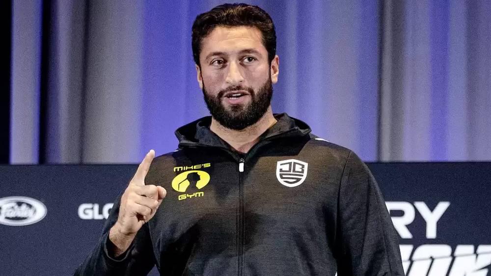 بعد أحداث الشغب في "غلوري 80".. جمال بن صديق يوجه رسالة للجماهير: "المكان الوحيد للقتال هو الحلبة"