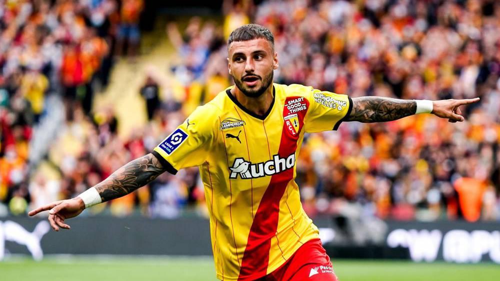 Les premiers mots de Jonathan Clauss avec l'équipe de France à son arrivée à Clairefontaine