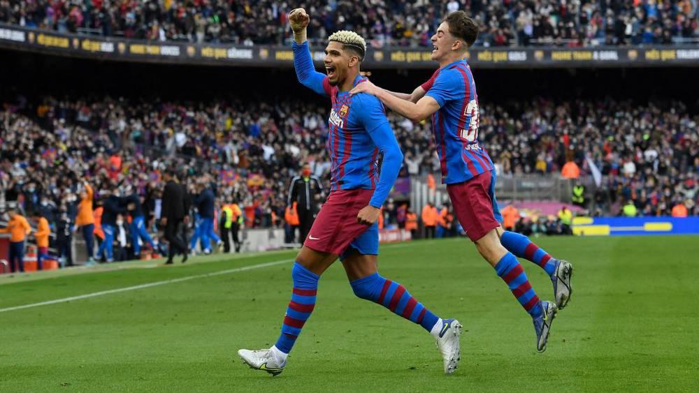 "صدمة" في برشلونة بعد رفض الثنائي جافي وأراوخو التجديد