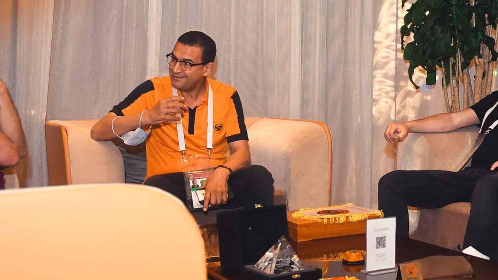 "الكاف" يوقف مضران الرئيس المنتدب لنهضة بركان لمدة عام بسبب "سلوكه" في مباراة سيمبا التنزاني