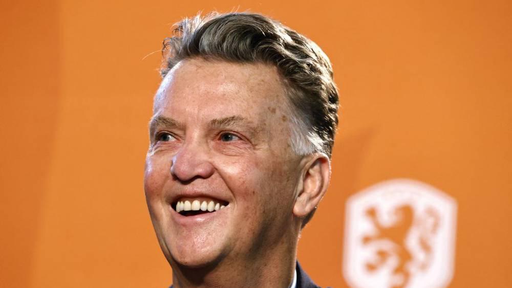 فان خال يغضب جماهير مانشستر يونايتد بنصيحته لإريك تين هاج