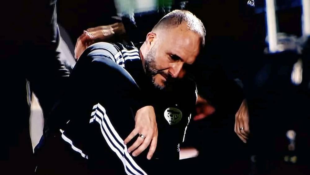 بلماضي يسقط أرضاً ويدخل في نوبة بكاء حادة بعد تبخُّر حلم الجزائر في بلوغ المونديال