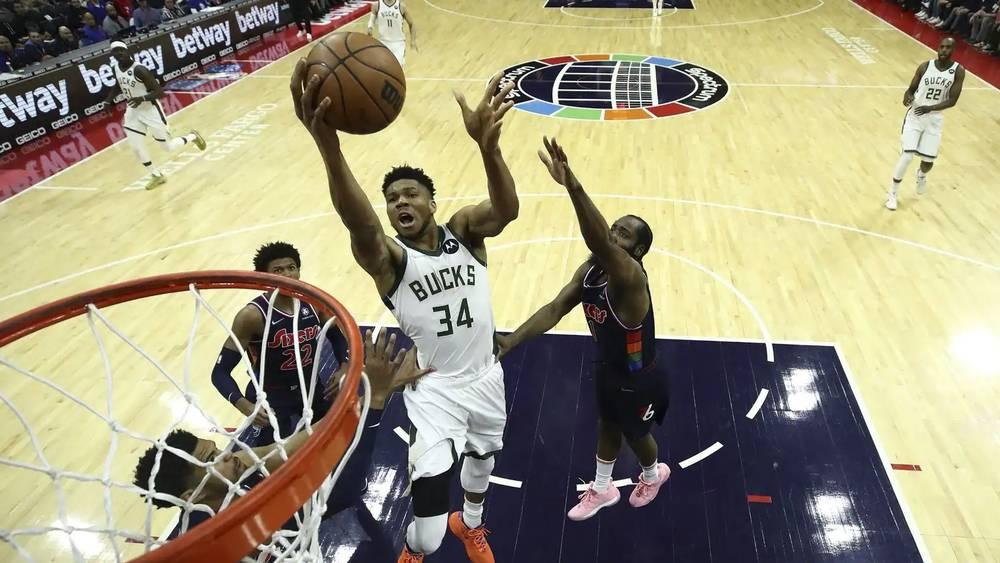 NBA: les Bucks font tomber les Sixers, les Lakers poursuivent leur dégringolade
