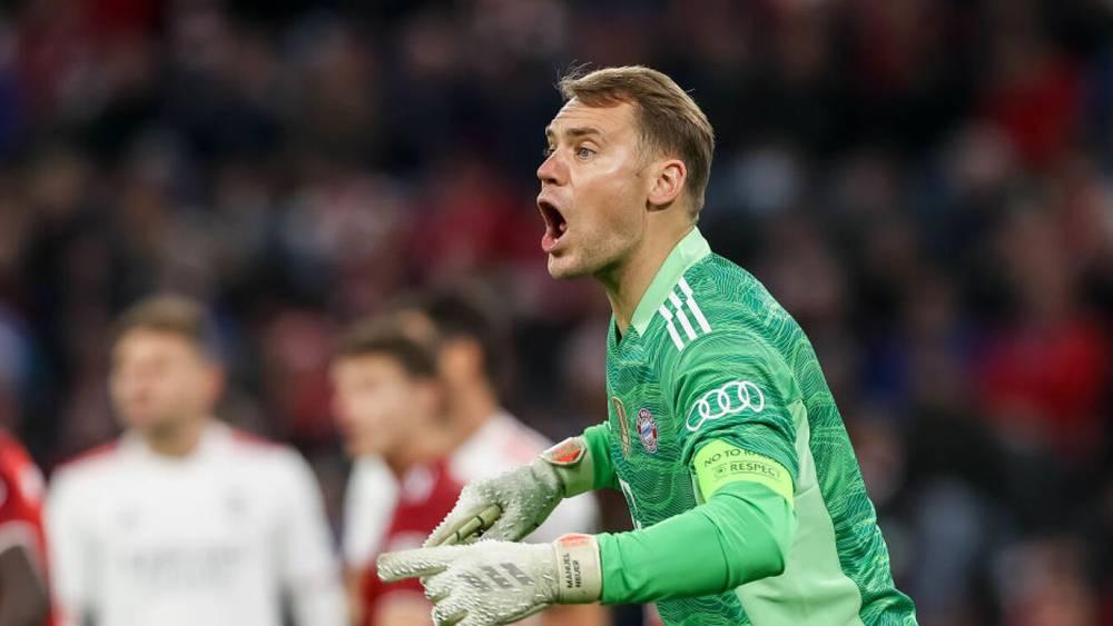 نوير محذرا فياريال: "لا ينبغي المزاح معنا رغم هزيمتنا في مباراة الذهاب"