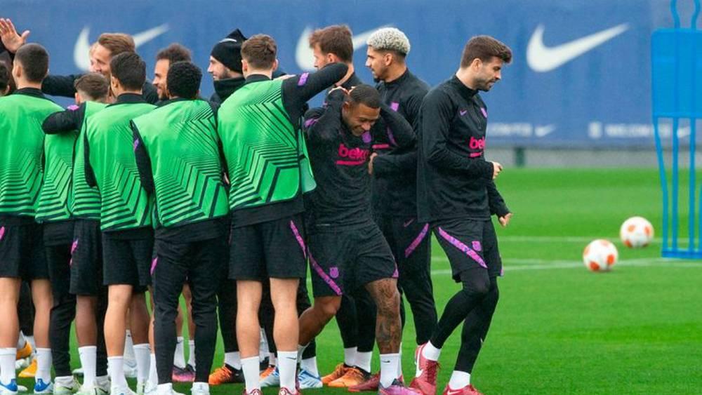 برشلونة يستعيد الثلاثي بيكيه وديباي وديست في مباراة الإياب أمام آينتراخت فرانكفورت