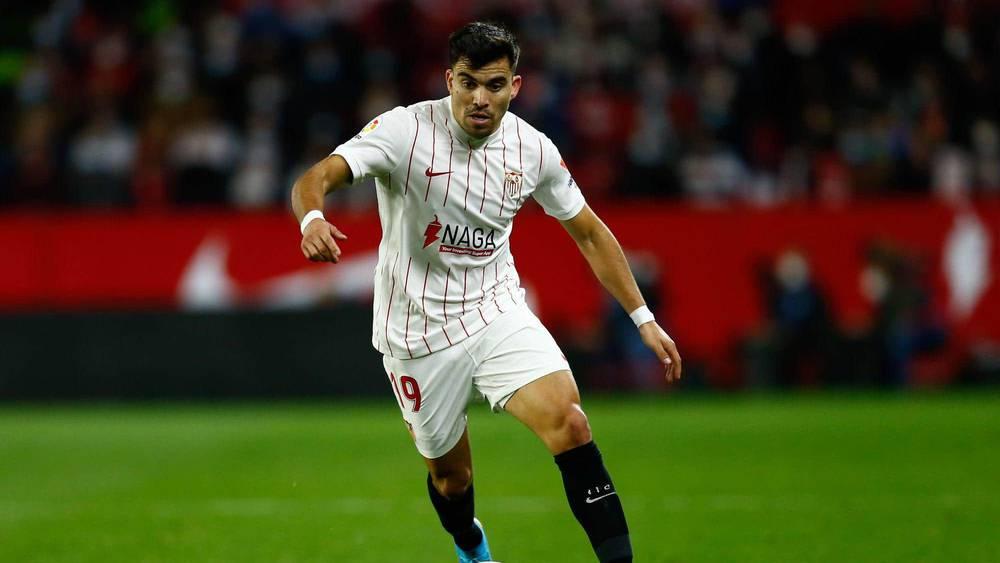 إشبيلية يقترب من استعادة مدافعه أكونيا قبل مواجهة ريال مدريد