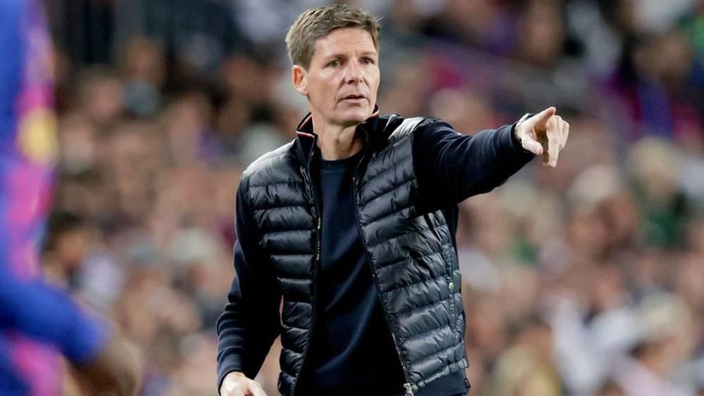 مدرب آينتراخت فرانكفورت: "لست سعيدا على الإطلاق بعد مواجهة برشلونة وأشكر جماهيرنا على كل ما فعلوه"