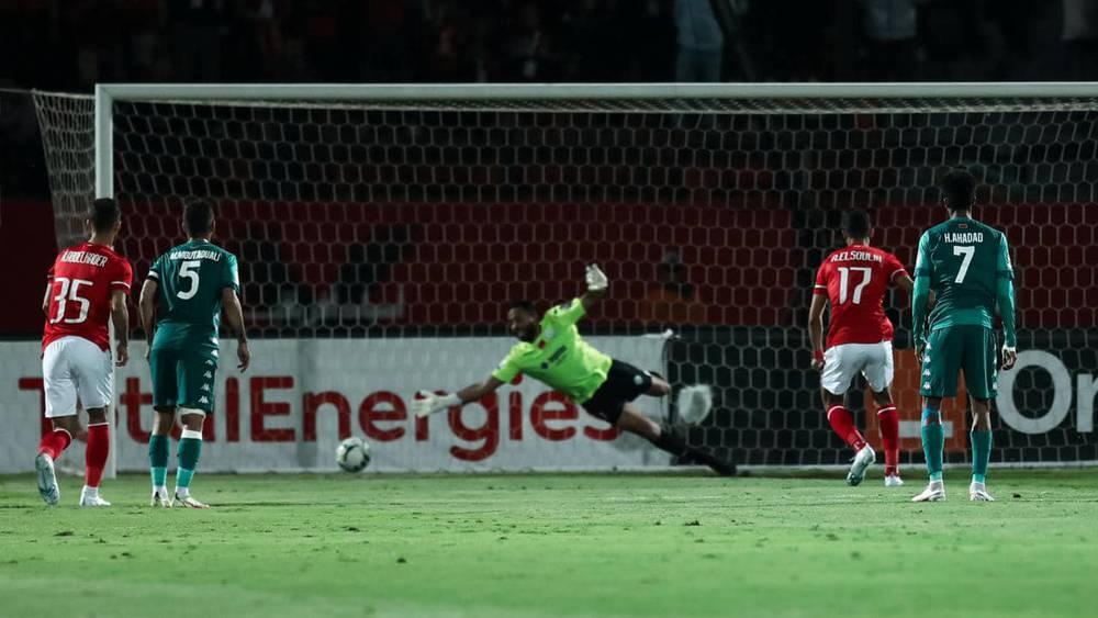 لاعبو الأهلي المصري يتدربون على ركلات الجزاء استعدادا للرجاء