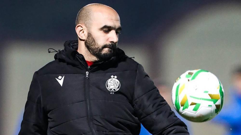 وليد الركراكي: "خاصنَا نخلّيو رجلِينا فالأرض.. الكُورة مافيهاش الثقة وكُولشي شاف شنو وقع للجزائر ضد الكاميرون"