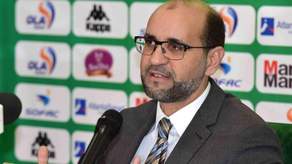 جماهير الرجاء "تصب" جام غضبها على أنيس محفوظ في مباراة مولودية وجدة