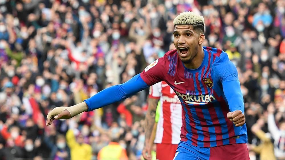 أراوخو بعد التجديد لبرشلونة: "أشعر بسعادة غامرة"