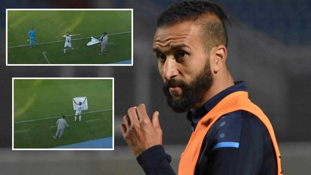 حدراف يتوجه نحو الجماهير الجديدية "الغاضبة" حاملا لافتة تحمل صورته وبنشيخة يتدخل لإزالتها!