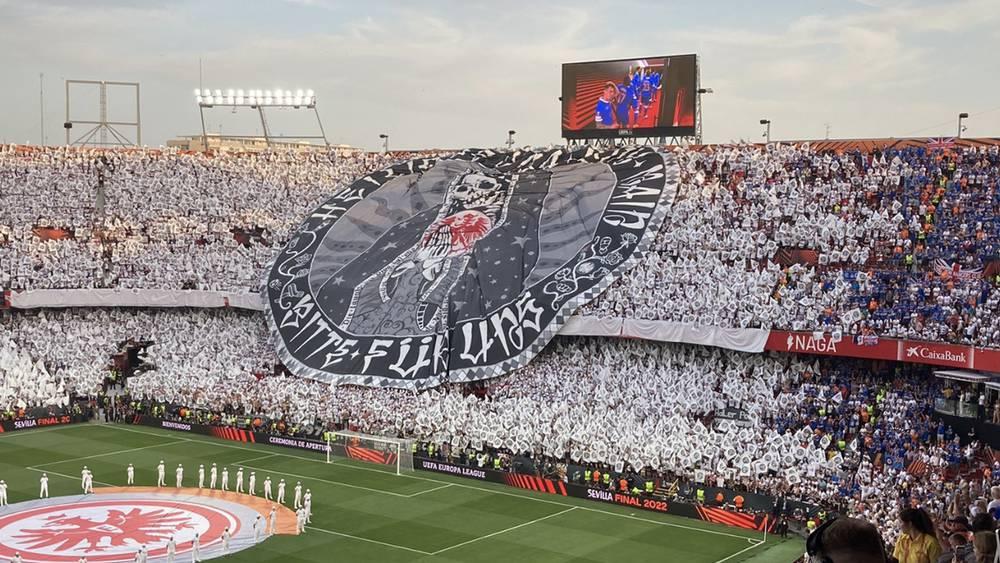 رئيس فرانكفورت منتقدا سعة ملعب إشبيلية: "هناك 190 ألف مشجع لن يتمكنوا من التواجد في ملعب 'ميكي ماوس' هذا"