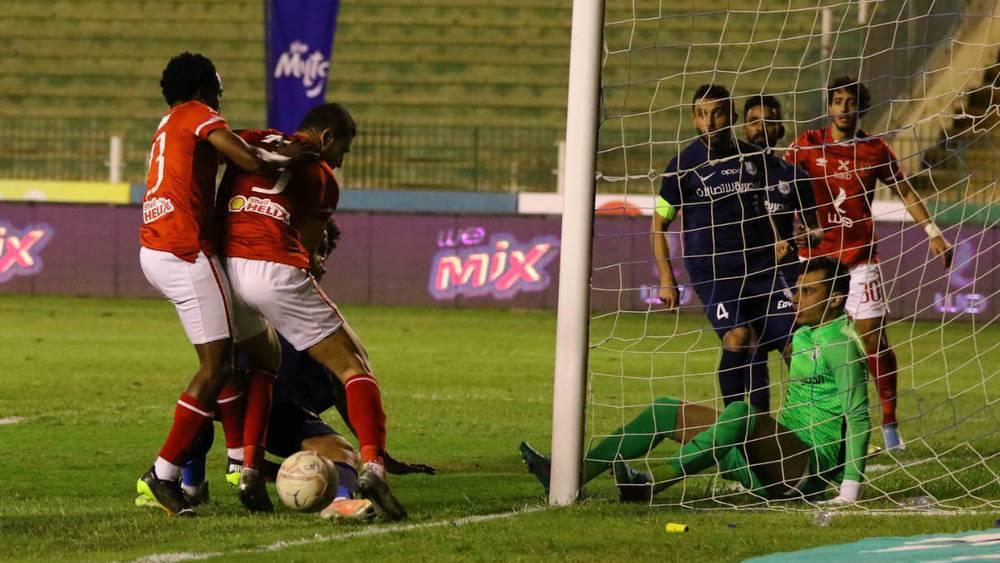 مدير الكرة بإنبي ينتقد "ضغط المنافس" على التحكيم للتأثير في قراراته ويتساءل: "هل من العيب أن نفوز على الأهلي أو نتعادل معه؟"