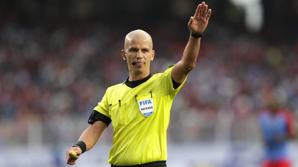 فيكتور غوميز حكم نهائي الوداد والأهلي.. والده من ماديرا البرتغالية يُعرف بلقب "اللعب النظيف" وتوج معه الرجاء بنسختين للكونفدرالية