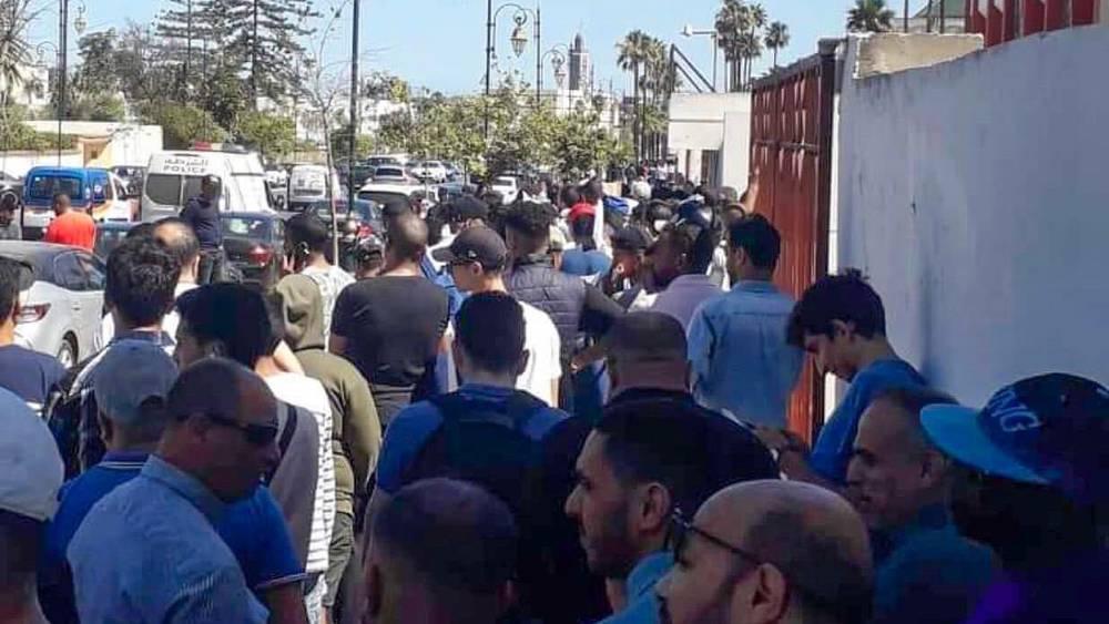 الجماهير المغربية تواصل عملية سحب تذاكر مباراة المغرب وجنوب أفريقيا