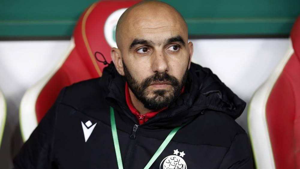 الركراكي: "لا ننتظر هدية من أي فريق.. جميع الأندية لا تستفيق طيلة الموسم حتى تواجه الوداد والدفاع الجديدي تغير بين عشية وضحاها"