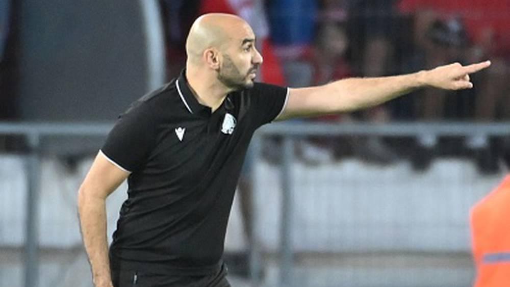 جوائز الكاف/ الركراكي حاضر ضمن القائمة النهائية لأفضل مُدرب واستبعاد خليلوزيتش وإبينغي