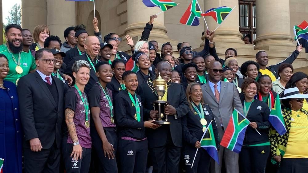 رئيس جنوب أفريقيا يقيم حفلا للاعبات منتخب بلاده ويصرح: "أنتن تستحقن أجرا متساويًا مع منتخب الرجال"
