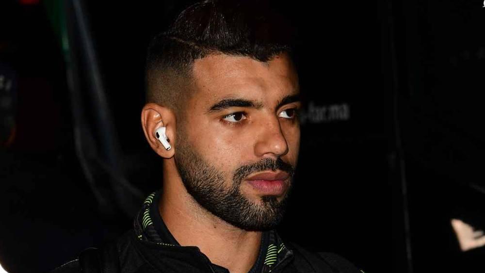 حمزة مجاهد يُوقع عقداً لموسميْن مع الرجاء الرياضي في صفقة انتقال حر