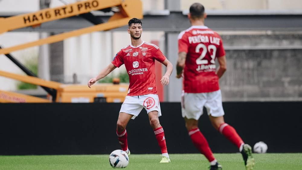 داري يشارك كبديل في أول ظهور بقميص فريق بريست الفرنسي