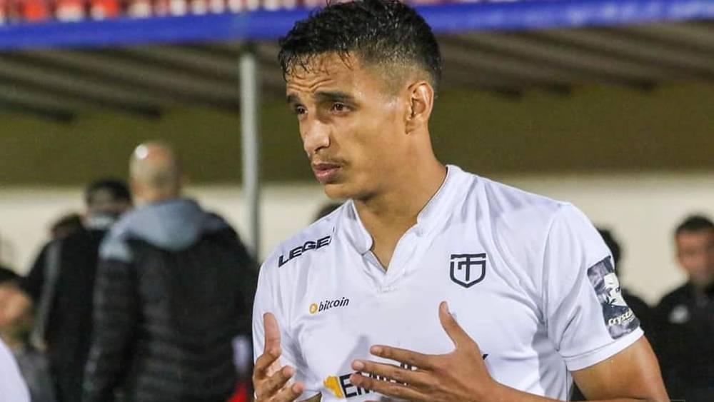 رسميا/ الرجاء يعلن تعاقده مع الجزائري المهدي بوقاسي