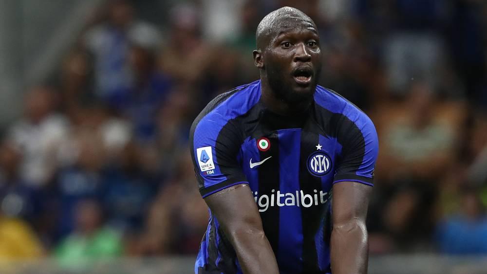 "لا غازيتا"/ لوكاكو لن يلعب "ديربي الغضب" وسيغيب عن الإنتر ومنتخب بلجيكا حتى أكتوبر المقبل بسبب الإصابة