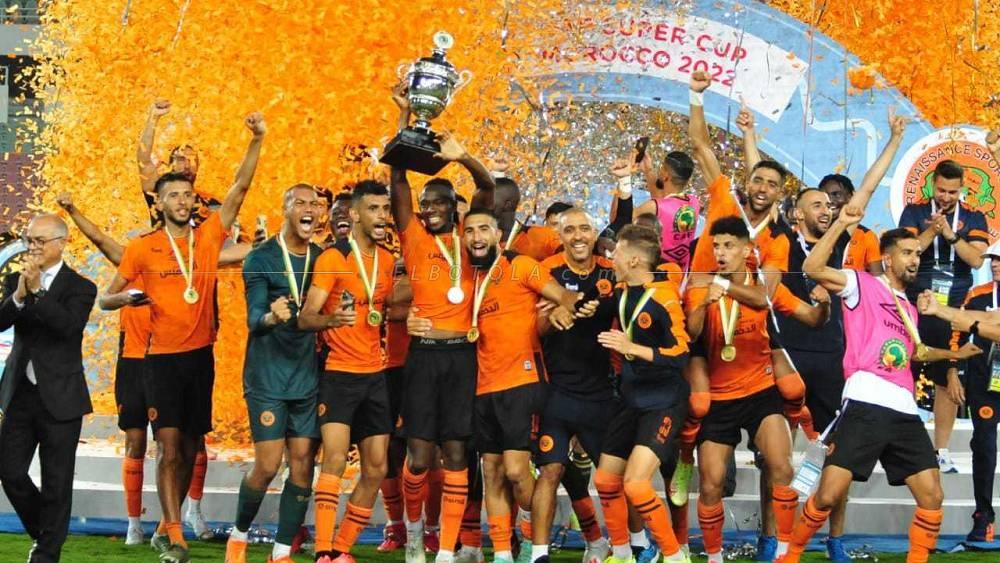 رئيس الجامعة فوزي لقجع يهنئ نهضة بركان بعد التتويج بكأس السوبر الأفريقي