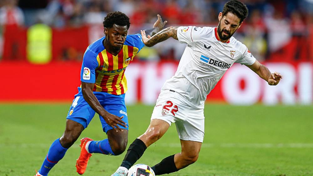 الدوري الإسباني/ إشبيلية يتعادل أمام فالنسيا (1-1) في مباراة عرفت تصدي بونو لضربة جزاء في "الوقت القاتل"