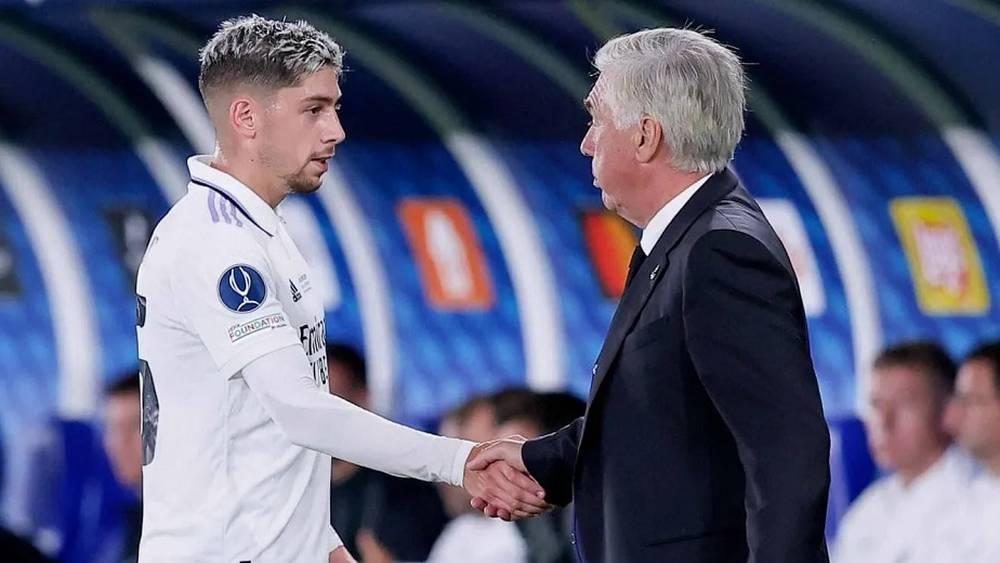 بعدما وعد الإيطالي بتمزيق رخصته التدريبية إذا لم يسجل لاعبه 10 أهداف.. فالفيردي يقترب من إنقاذ مسيرة أنشيلوتي بوصوله إلى 7 أهداف هذا الموسم