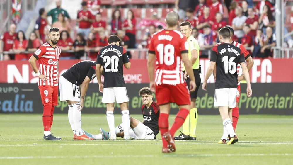 عبد الصمد الزلزولي يغادر الملعب مصاباً في مباراة أوساسونا أمام جيرونا