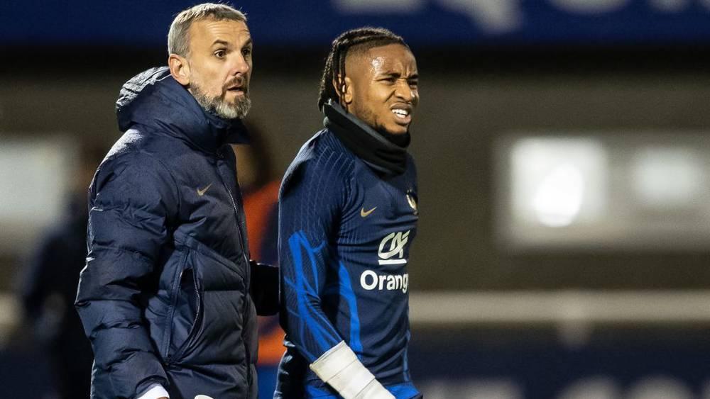 نكونكو مُدافعًا عن كامافينغا المُتسبب في إبعاده عن كأس العالم: "مُستهدف بشكل غير عادل"