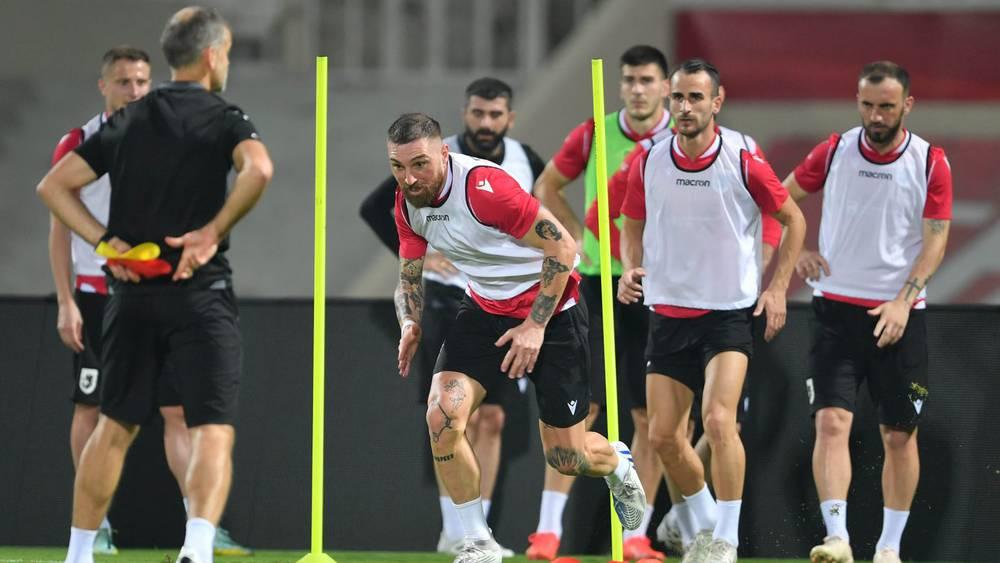 المنتخب الجورجي يجري آخر حصة تدريبية في الشارقة بحضور 21 لاعبا تأهبا لمواجهة المغرب وديا