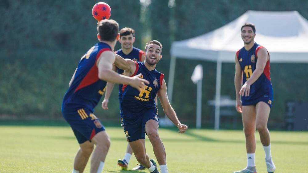 المنتخب الإسباني يخوض آخر حصصه التدريبية مساء يومه الإثنين (17:30 غرينيتش +1) استعدادا لمواجهة المغرب