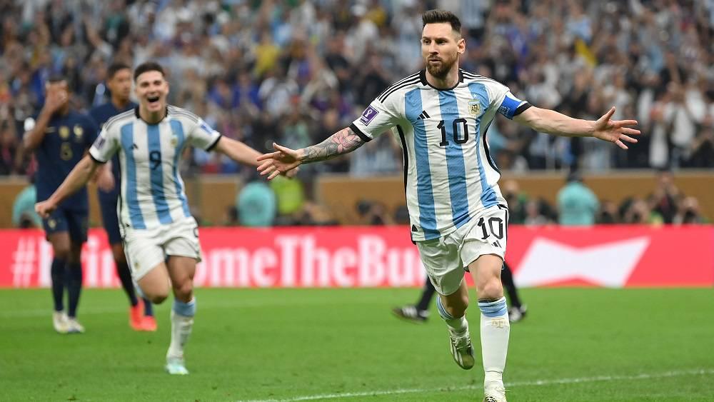الأرجنتين تُنهي الشوط الأول من نهائي كأس العالم متفوقة على فرنسا (2-0)