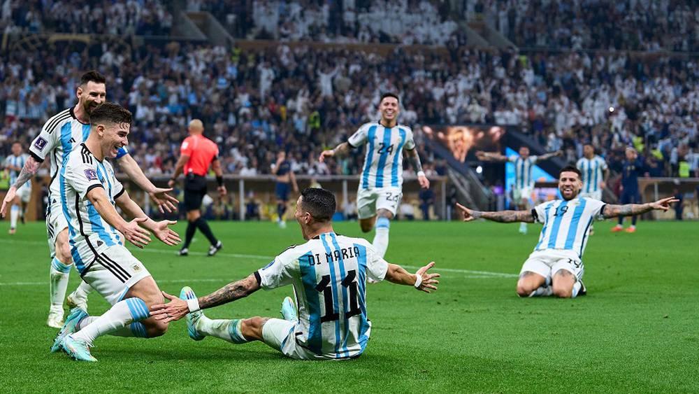 بعد 36 سنة.. المنتخب الأرجنتيني يتوج بلقب كأس العالم للمرة الثالثة في تاريخه بانتصاره على فرنسا بالركلات الترجيحية (4-2)