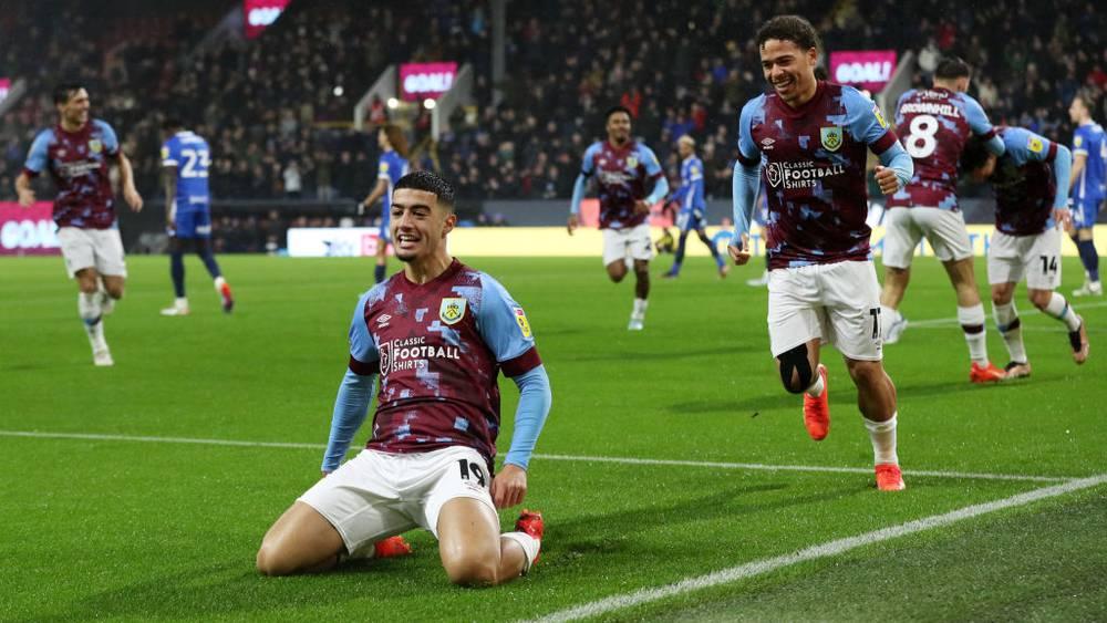 "أنس الزروري" يفتتح أهداف بيرنلي في مباراة الفوز (3-0) ضد بيرمينغهام سيتي