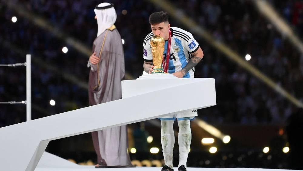 "سكاي"/ تشيلسي طلب الأرجنتيني "إنزو فيرنانديز" من بنفيكا والرد كان 105 مليون يورو