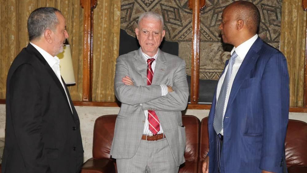 مزج الجزائر بين السياسة والرياضة يهدد أنديتها بالمنع من المشاركة في المسابقات القارية