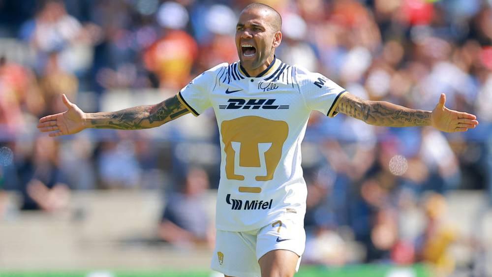 زوجة داني ألفيس السابقة تدافع عنه في قضية الاعتداء الجنسي: "لا يُمكن أن يفعل ما اتهم به أبدًا"