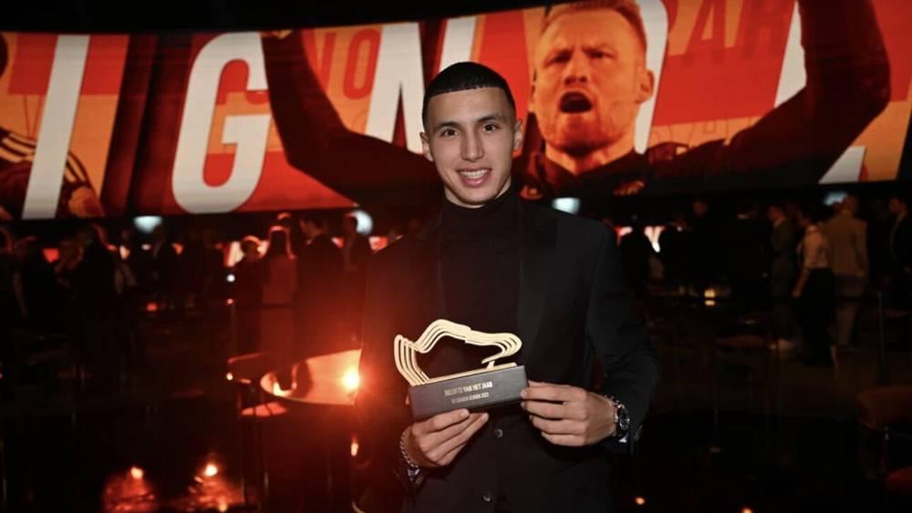 الخنوس: "الفوز بجائزة أفضل لاعب شاب في بلجيكا أمر جميل ونقطة قوتي هي وضع قدمي في الأرض ومواصلة العمل"