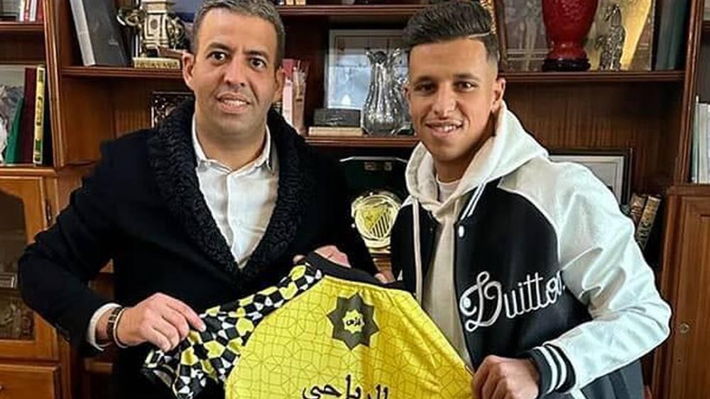 رسميا/ المغرب الفاسي يتعاقد مع عماد الرياحي لموسمين ونصف قادما من الشباب السالمي