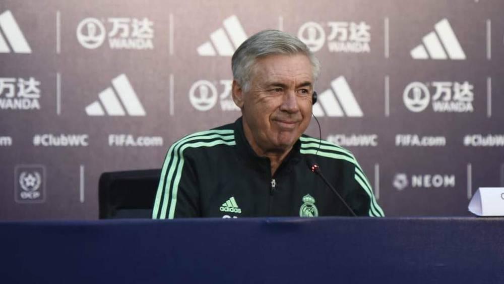 أنشيلوتي: "نحترم الأهلي كثيراً.. سيكون الملعب ممتلئا بأنصارهم لكن سيكون هناك مشجعين لنا ونأمل أن نتمكن من العودة باللقب"