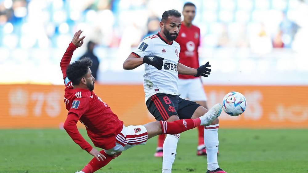 "الموندياليتو"/ التعادل الإيجابي (1-1) يحسم الشوط الأول بين الأهلي وفلامينغو في مباراة تحديد المركز الثالث